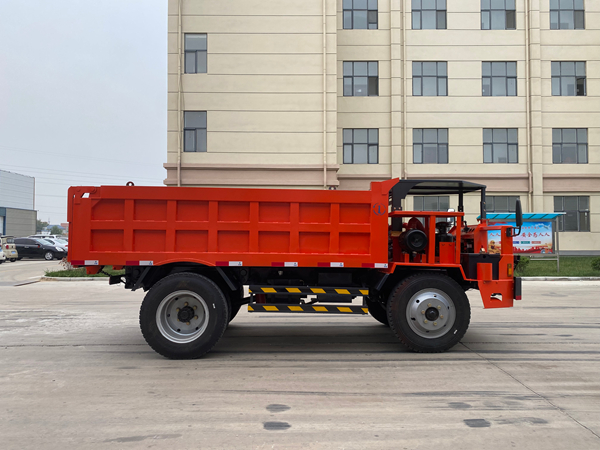 8吨矿用运输车